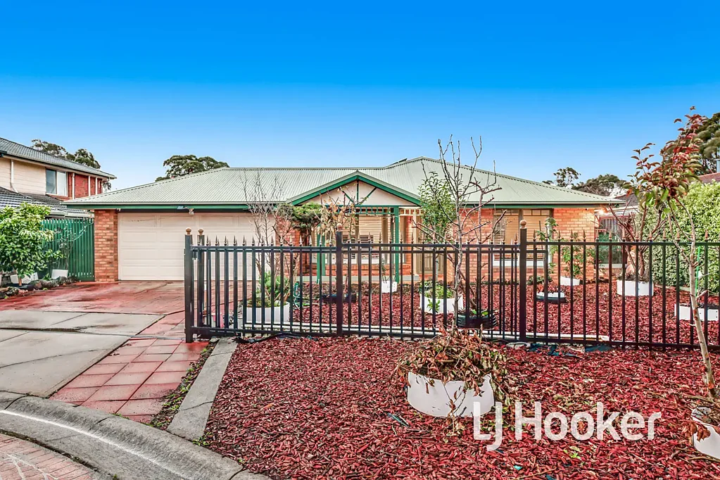 Cranbourne West 3房 宽敞592m²转角地 家庭友好社区 主卧带WIR卫浴 车库带巨大藤架 便捷热门设施环绕 FAMILY COMFORT IN A COVETED COURT!