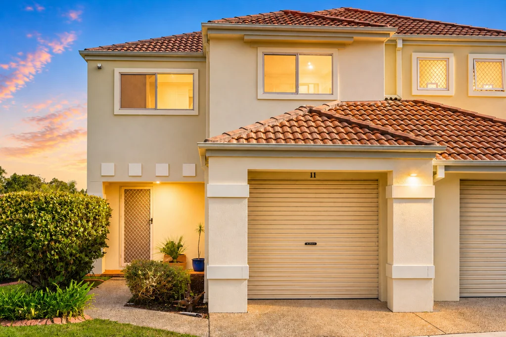 Eight Mile Plains 3 Slaapkamer Private, Renovated Townhouse Moments from Transport & Shopping