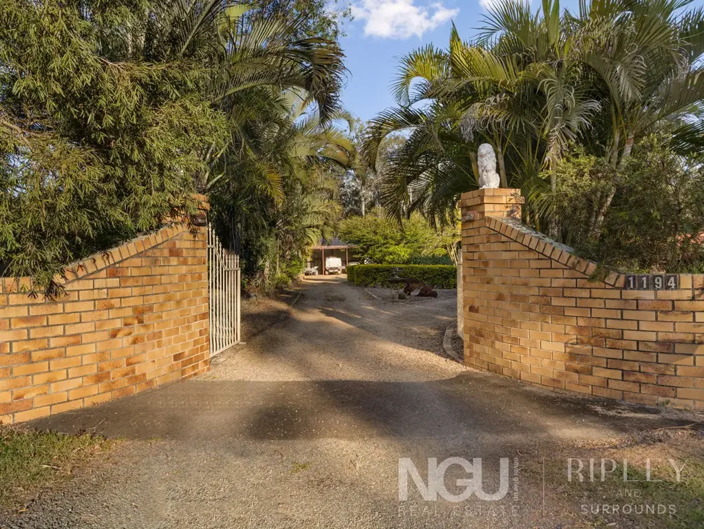 Riverbend 3房  Five Flat Acres with Pool, Shed, Horse Paddock and Dam