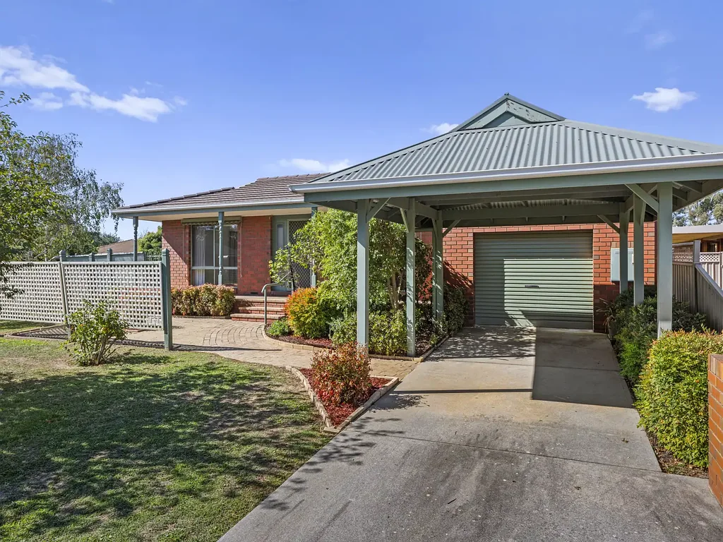 Benalla 2બેડરૂમ Charming Locally Built Townhouse in a Quiet Benalla Court Location