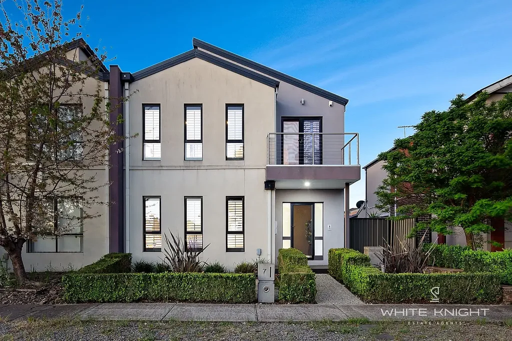 Cairnlea 3कमरा White Knight Estate Agents presents ' Perfect Family Living ' in Cairnlea