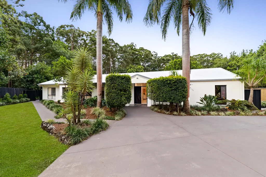 Palmview 6 Bedroom Resort-Style Family Estate with Exceptional Dual Living on a Private 4,033m² Parcel