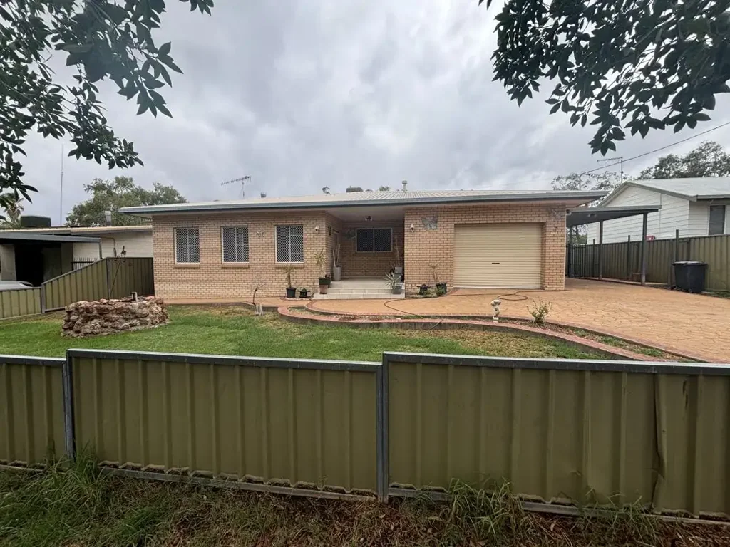 Lightning Ridge 4 Bedroom 4 Bedroom Double Brick Home