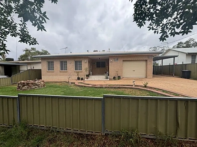 Lightning Ridge 4 Slaapkamer 4 Bedroom Double Brick Home