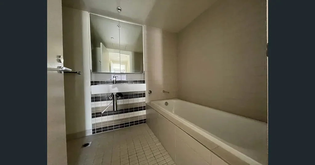 Waterfront Spacious 2 Bedrooms Apartment Well Furnished