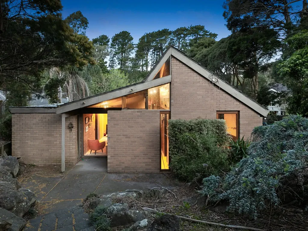 Boronia 3ਬੈੱਡਰੂਮ Mid Century on 1,119sqm in a Prestige Court Setting