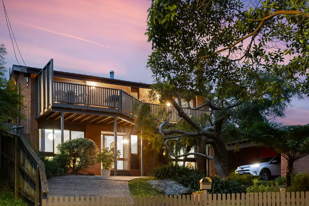 Allambie Heights 4chambre Sunlit sanctuary with ocean views in tranquil cul-de-sac
