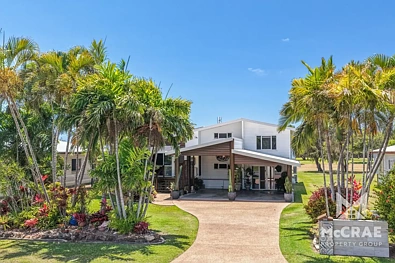 Bowen 3कमरा RARE OPPORTUNITY - BACKING ONTO BOWEN'S BEACHFRONT GOLF COURSE