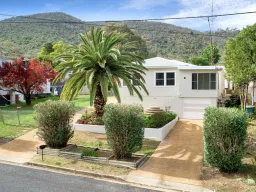 2 SAPPHIRE CRES, East Tamworth