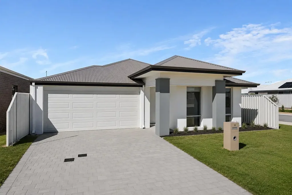 Brabham 4房  2024 built Summit Homes Masterpiece Opposite Maarakool Primary School!