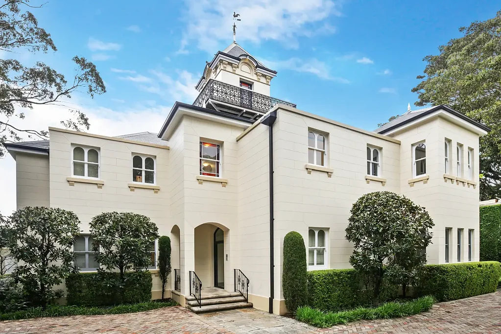 Charming One Bedroom Art Deco In A Prime Pocket