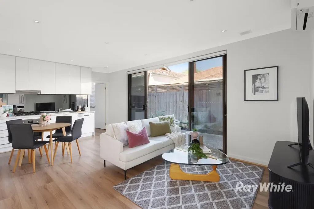 Ormond 2બેડરૂમ Stylish Comfort, Sunlit Courtyard & Lifestyle Ease in Central Ormond