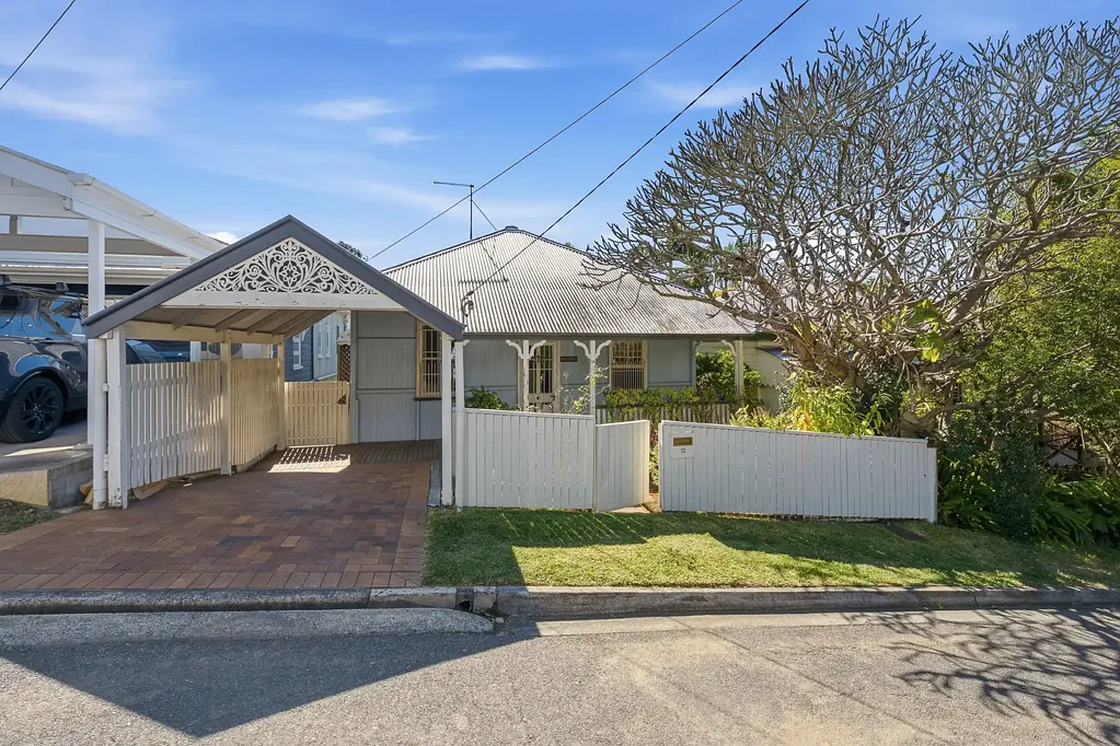 Red Hill 3Zimmer A Great Start in a desirable location.