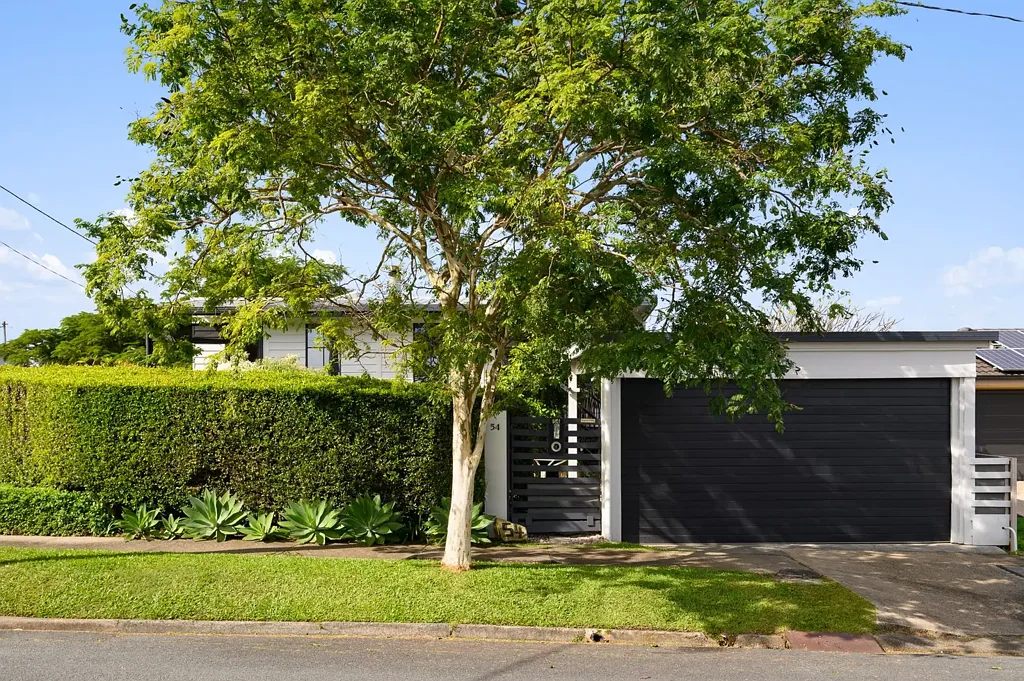 54 Deakin Avenue, Southport, QLD 4215
