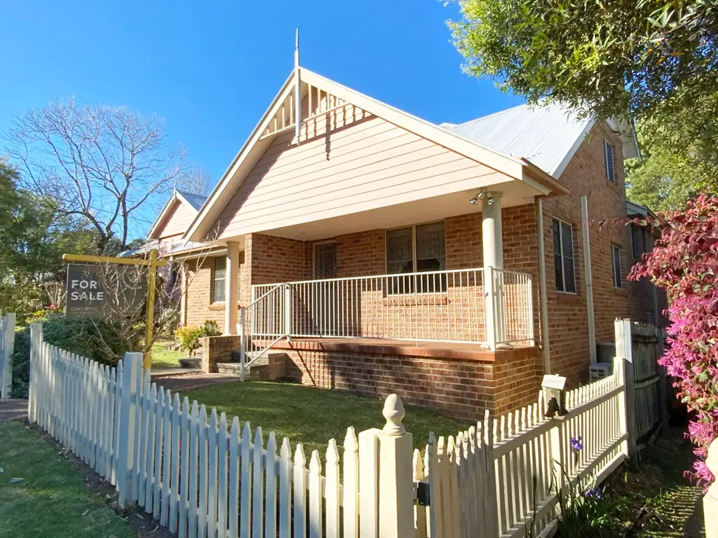 Springwood 2 Bedroom Pre -Retiree Property, full strata title ownership.