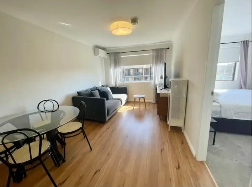 Spacious Split Level Apartment in Prime City Fringe Location with Parking