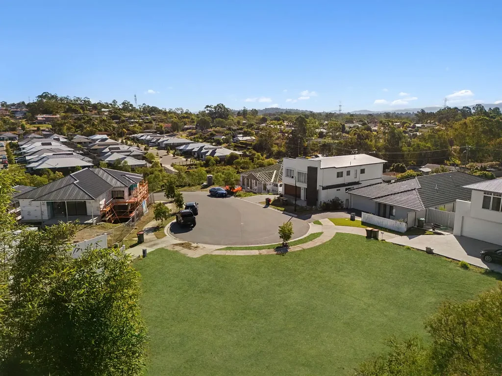 Collingwood Park Where Your Vision Meets 780m² Of Opportunity