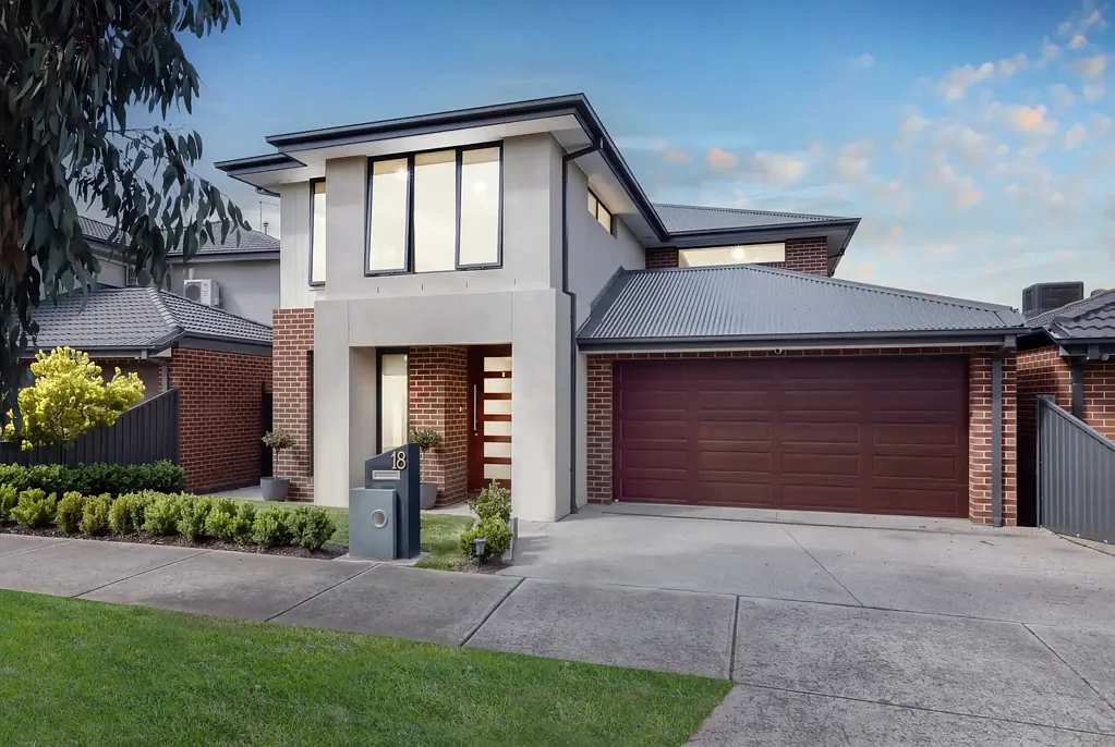 Greenvale 4બેડરૂમ Parkside Sophistication with Room to Flourish