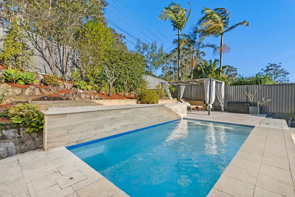 Westleigh 4ਬੈੱਡਰੂਮ Renovated single-level retreat, where resort-style entertaining meets a private north-east setting