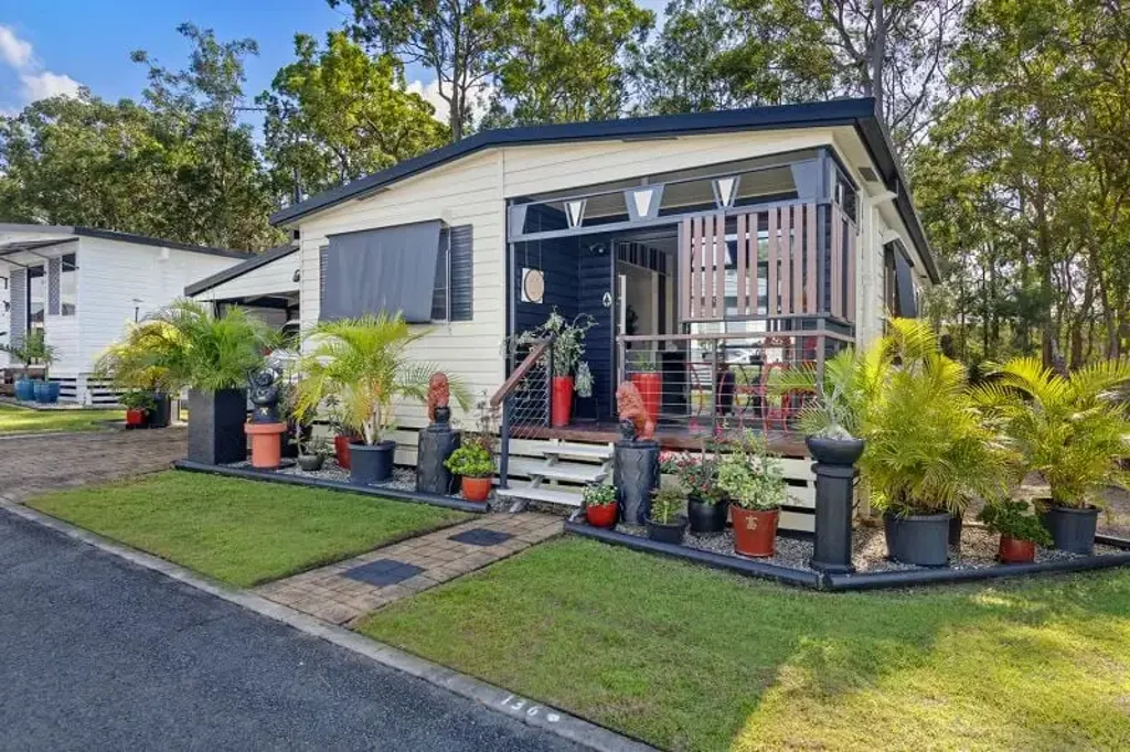 Coombabah 2房  Urgent Sale Required so Present Owners can Achieve their Next Move - Your Opportunity in Settlers Over 50's Village, Coombabah