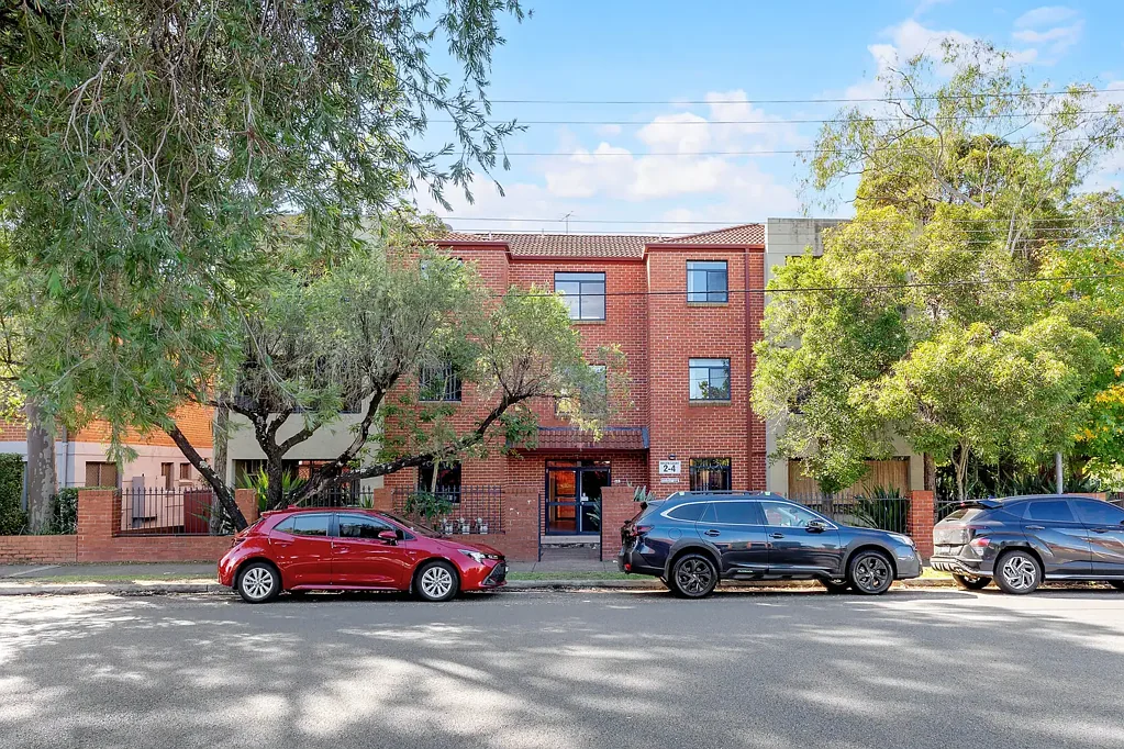 Beverly Hills 3 Bedroom Oversized Airy Apartment in Central Lifestyle Position