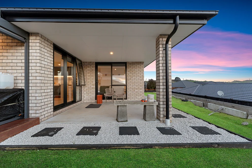 Pokeno 3 Bedroom Scenic Outlooks & Smart Living At 100 Hitchen!