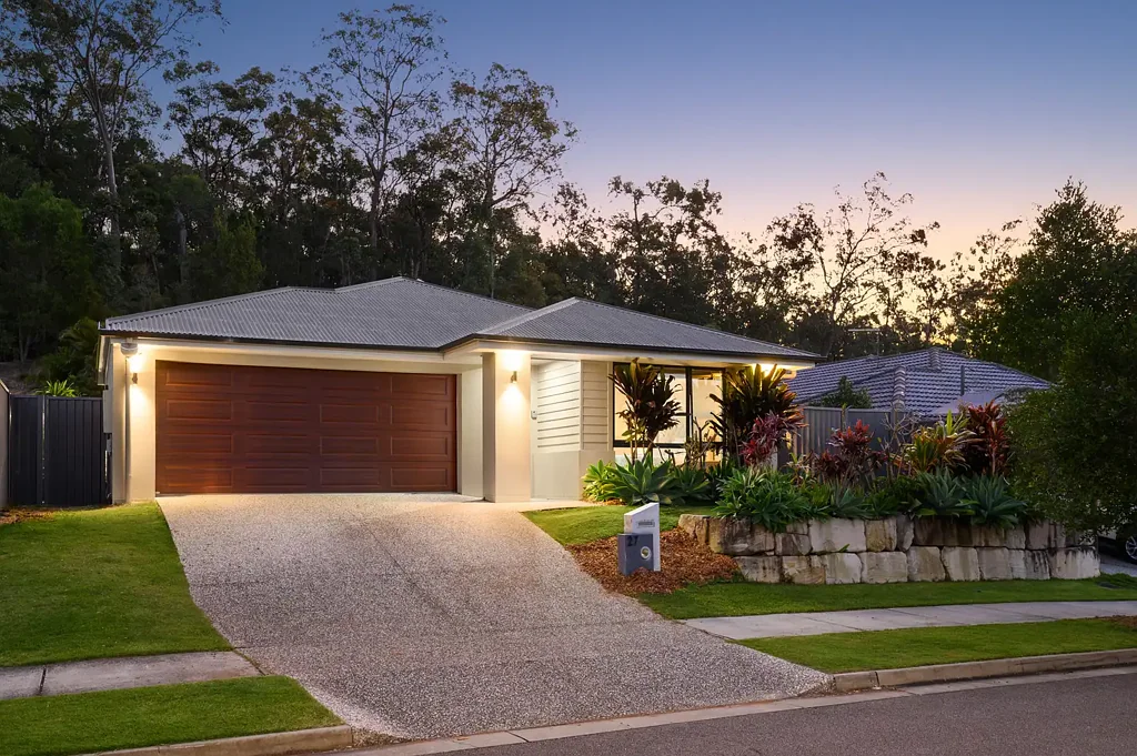 Oxenford 5房  Private Family Retreat Backing onto Bushland