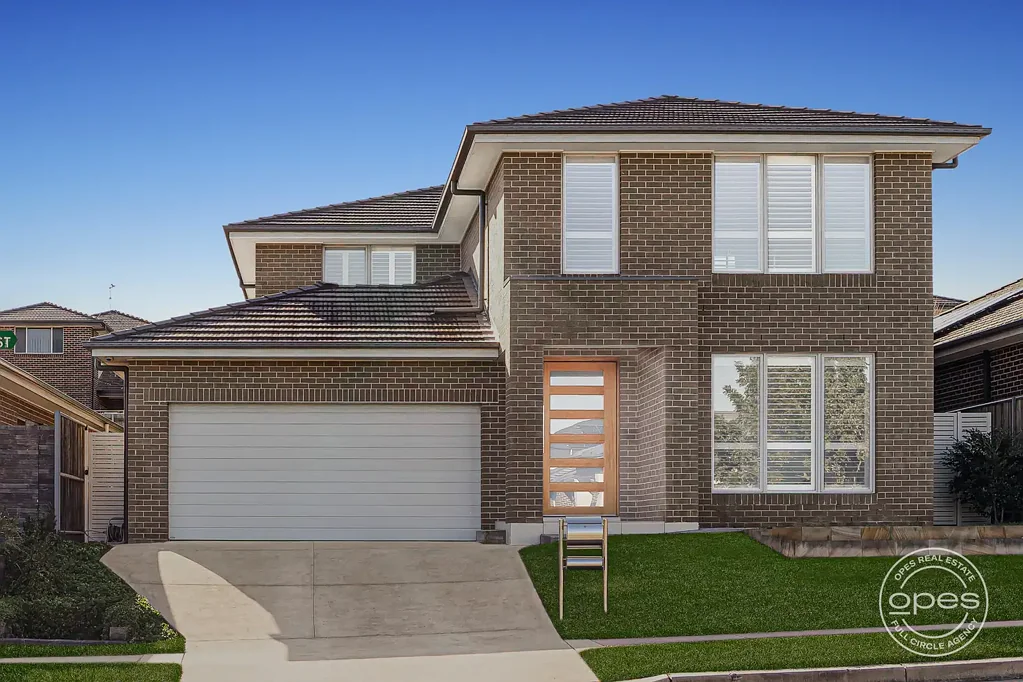 North Kellyville 5Zimmer The Ultimate Family Home in a Prime North Kellyville Location - 2 Master Suites - Multiple Living Areas - Walk to Treefrog Park, Schools & Shops