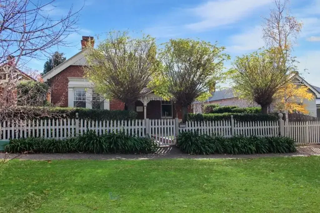 227 Bentinck Street, Bathurst, NSW 2795