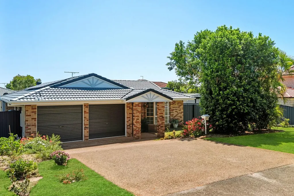 Ormiston 4房 Ormiston理想居所 两车车库 新泳池 宽敞后院 近学校购物 Renovated Family Haven in Prime Ormiston Location
