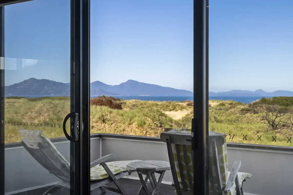 Dolphin Sands 4 Bedroom Coastal Haven with potential Dual-Family living — Fully Furnished & Beachfront Access