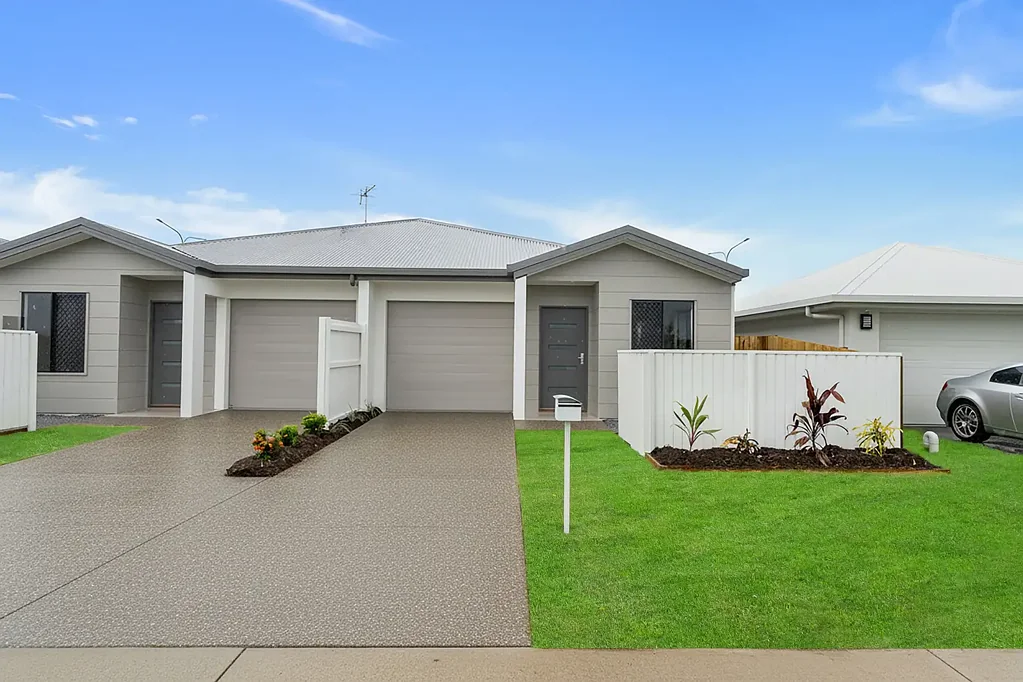 PRIVATE, MODERN AND SPACIOUS BRAND NEW DUPLEX IN SMITHFIELD VILLAGE!