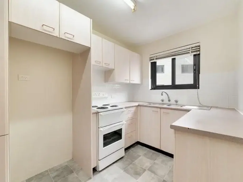 QUIET CUL-DE-SAC APARTMENT