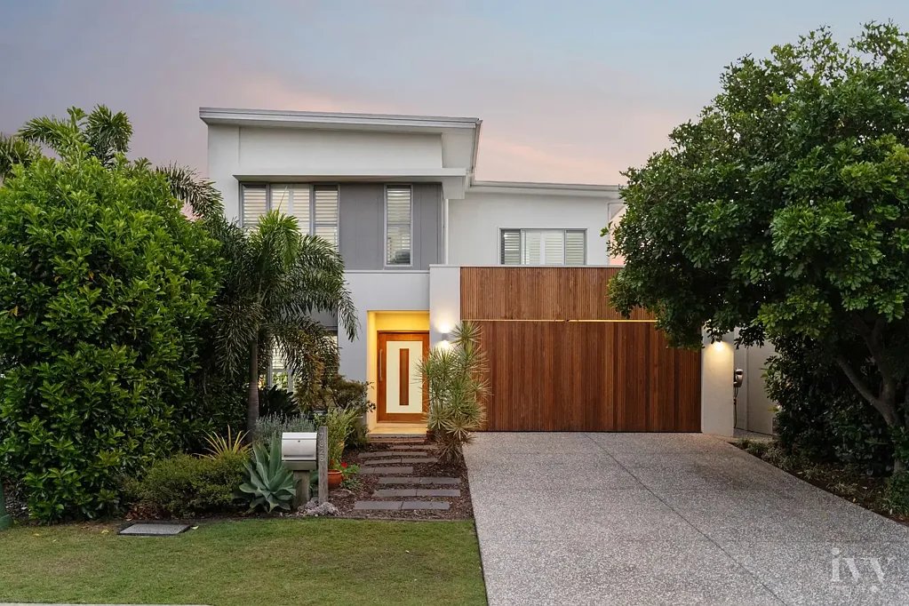 Hope Island 4 Bedroom RESORT LIVING, FAMILY SPACE & TIMELESS STYLE