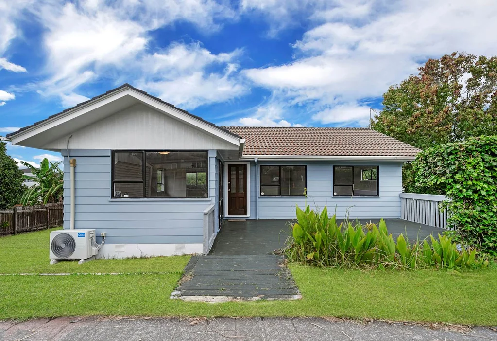 Totara Vale, 3 bedrooms & 2 bathroom