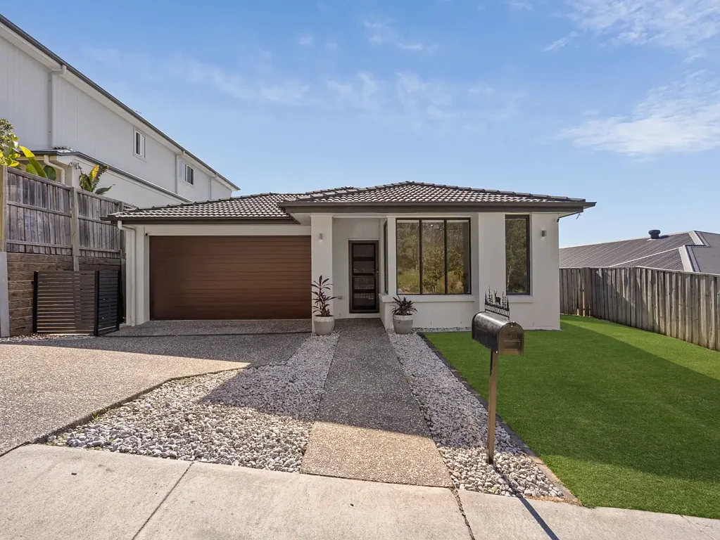 Bellbird Park 4બેડરૂમ Modern Family Living + Pool & Privacy