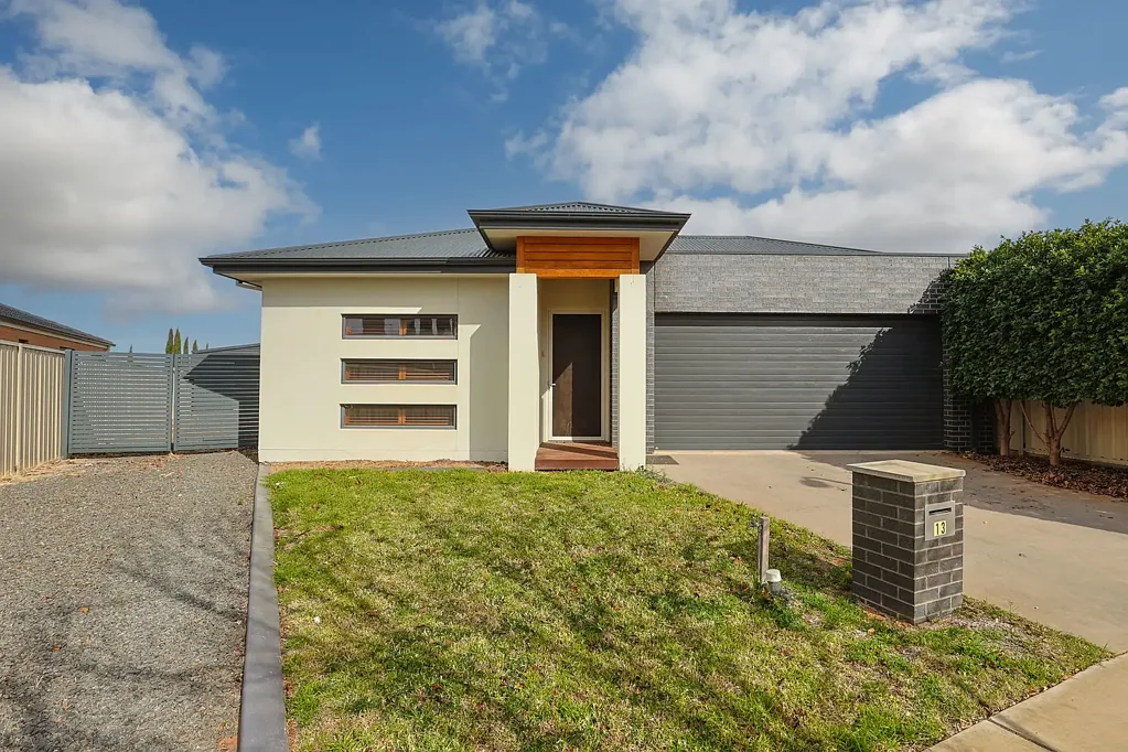 Mildura 4 Bedroom Stylish, spacious and perfect for entertaining.