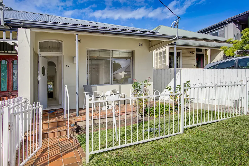 Mosman 2Kwarto Super Semi, Prized Location OPEN WED 12:30PM -1PM