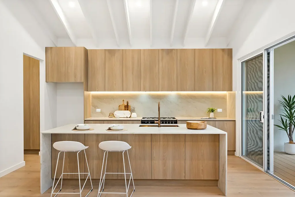 Thirroul 4कमरा Designer finishes in a village setting