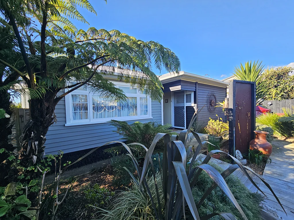 Levin 2 Bedroom Private, Central Oasis