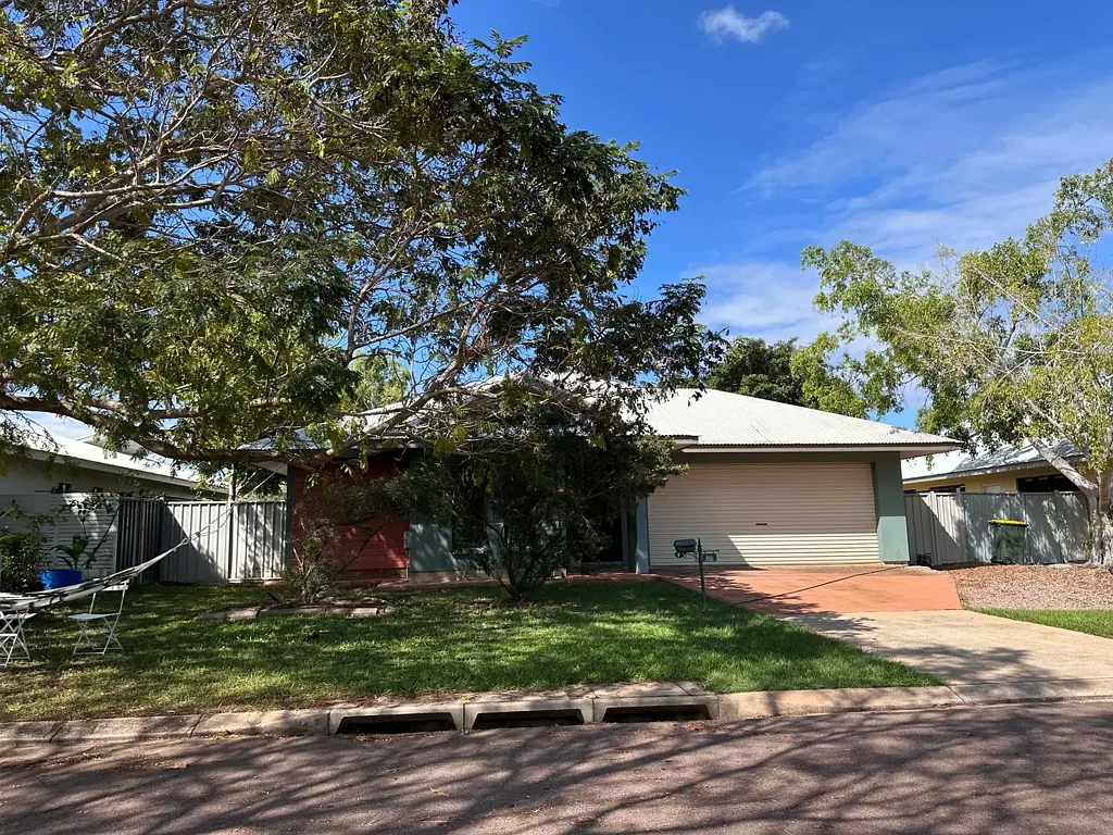 Address Withheld, Lyons, NT 810