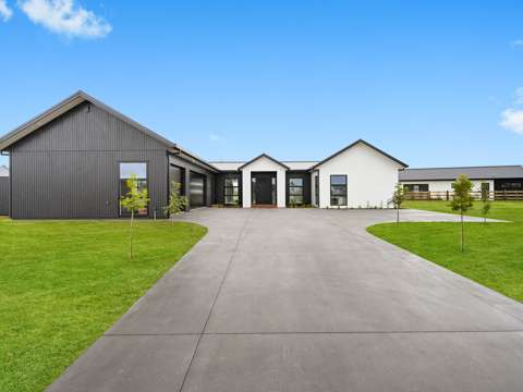 Te Kowhai 绝美风水宝地，336㎡全新奢华豪宅+70㎡独立小屋，尽享家庭温馨与投资潜力 Two Luxurious Brand-New Homes