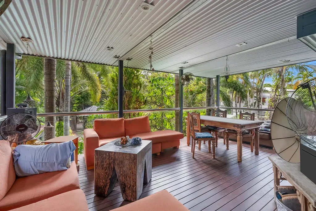 UNFURNISHED TROPICAL HAVEN WITH NO MAINTENANCE!