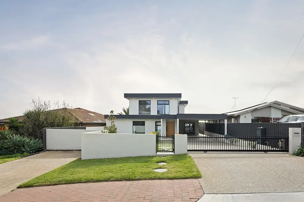 Hallett Cove 5ਬੈੱਡਰੂਮ One-of-a-Kind Generational Scale Right on The Cove's Coastline.