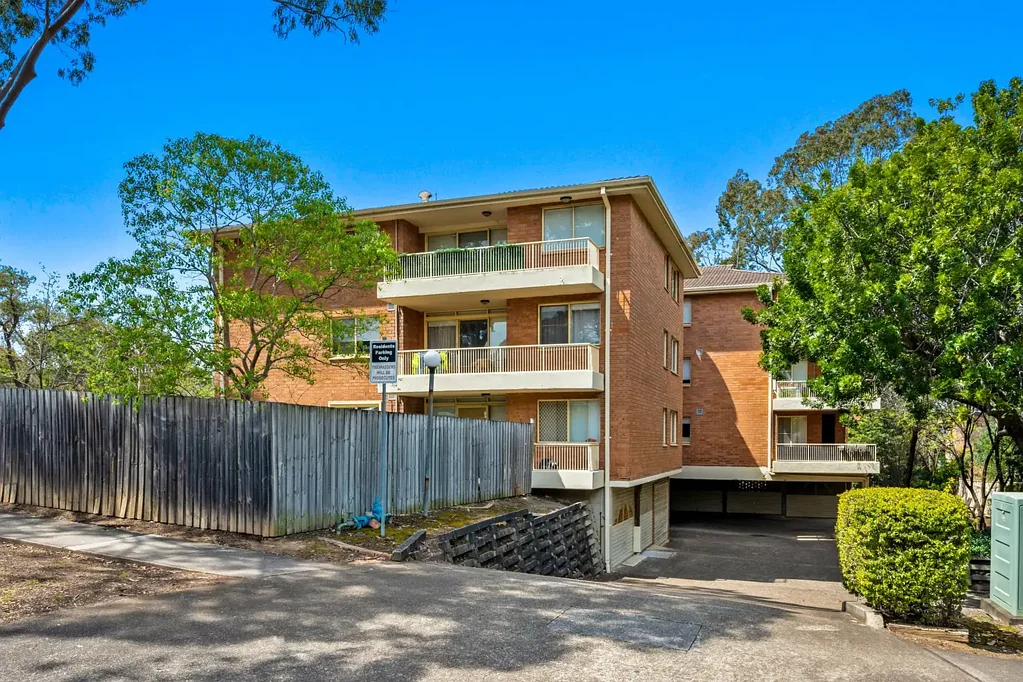 Merrylands 2Kwarto REFRESHED AND READY TO MOVE RIGHT IN - OPEN TO VIEW SATURDAY 10 TO 10.30AM