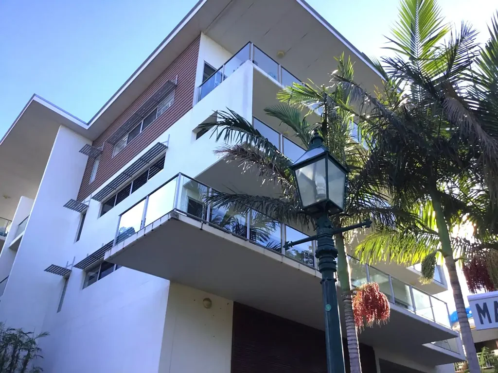 Executive Riverview Apartment with River Views