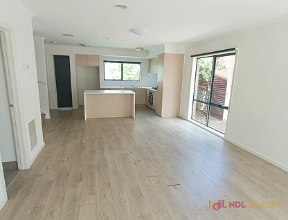19 Erinbank Crescent, Westmeadows, North Melbourne, 3 Bedrooms, 2 Bathrooms, Townhouse