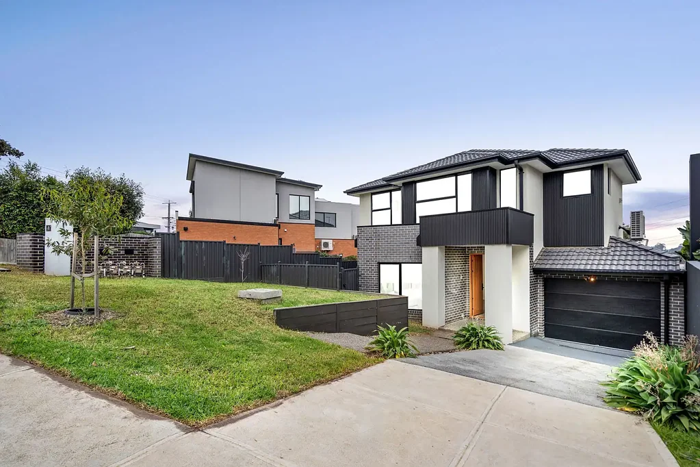 Essendon West 3غرفة نوم Bright and Chic Beside the River