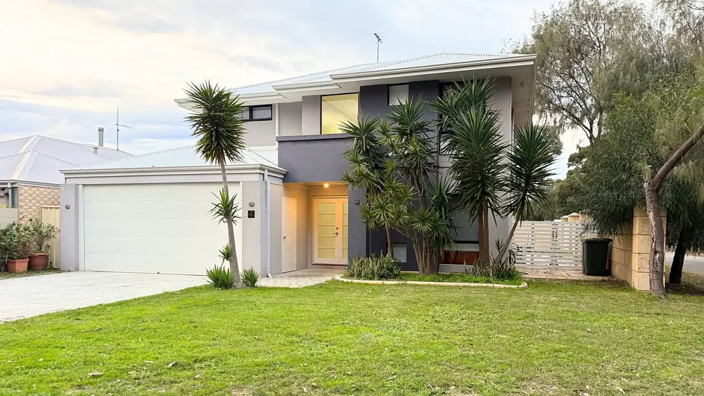 Wannanup 4房  Spacious & Modern Two-Storey Living Corner Block