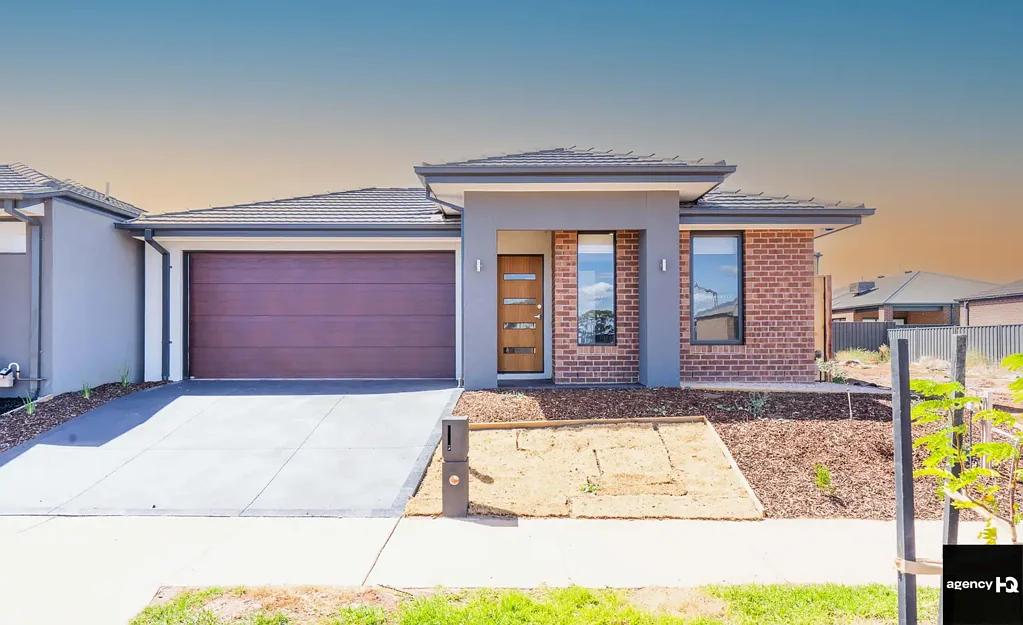 Brand New Modern Family Home in Melton South